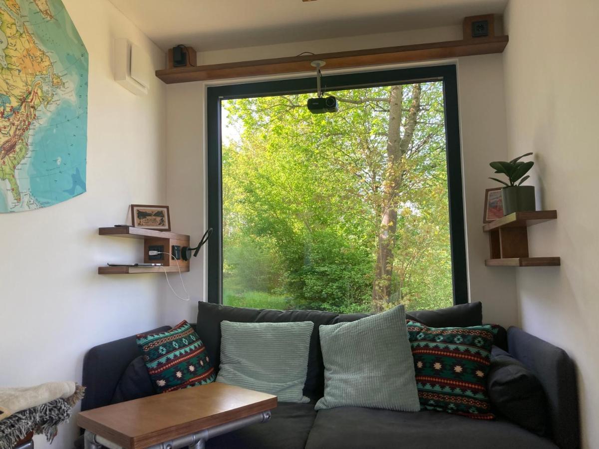 קובורג Tiny House Im Seecontainer Mit Parkplatz, Glasfaser, Netflix, Veranda Und Gehobener Ausstattung מראה חיצוני תמונה