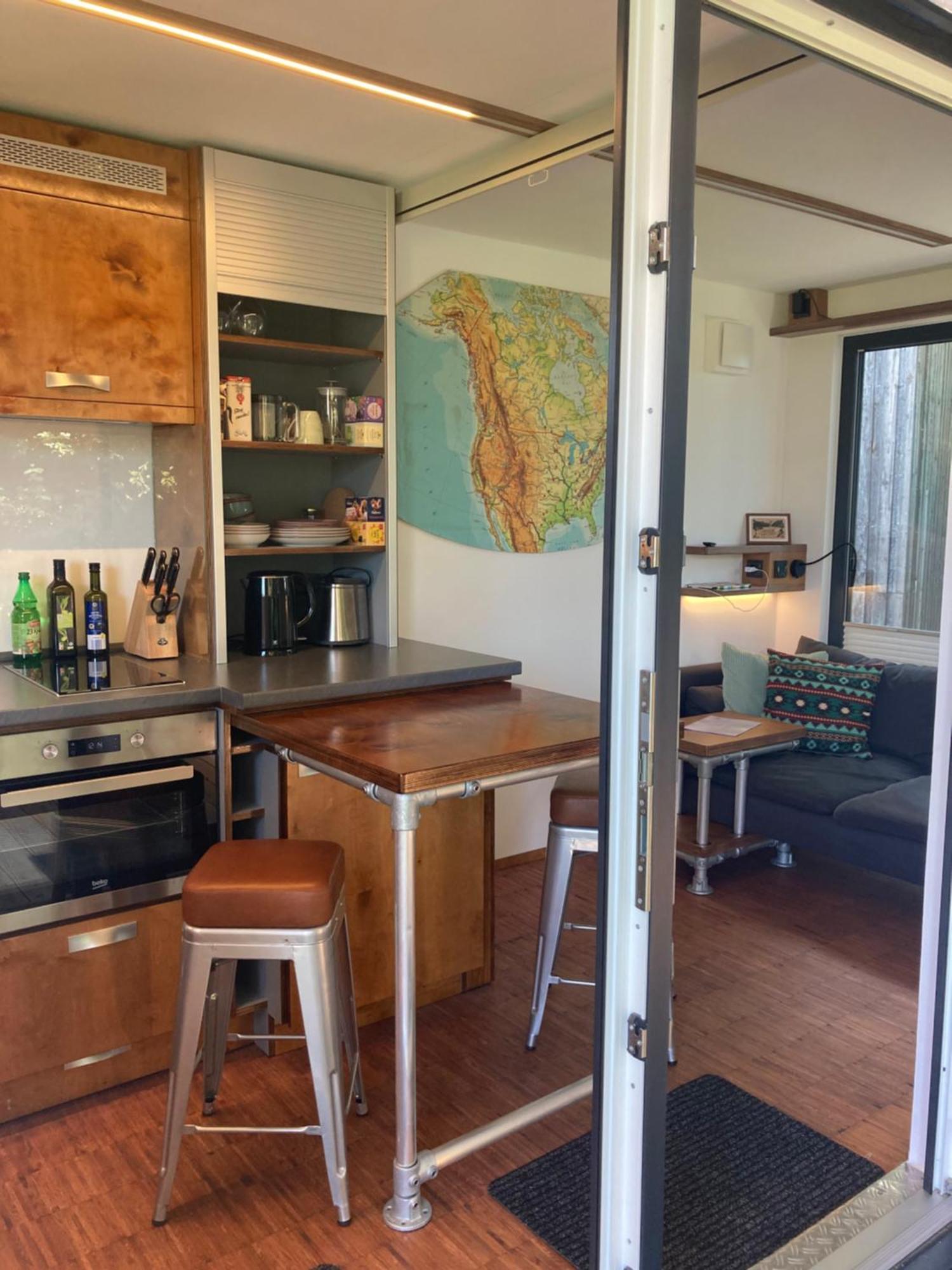 קובורג Tiny House Im Seecontainer Mit Parkplatz, Glasfaser, Netflix, Veranda Und Gehobener Ausstattung מראה חיצוני תמונה